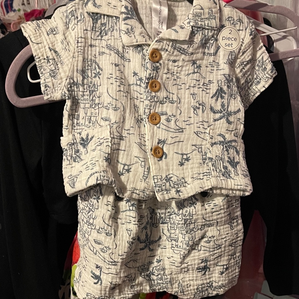 Modern Moments
Baby Tropical Print Shirt and Shorts Set